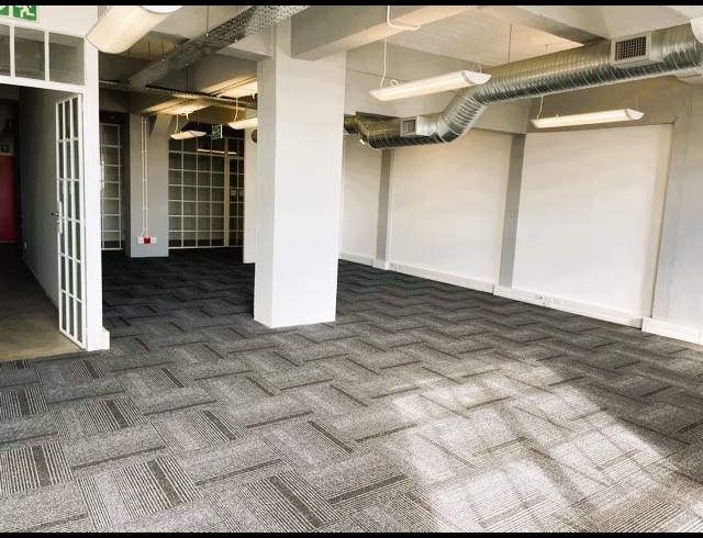 156M² OFFICE TO LET IN WOODSTOCK